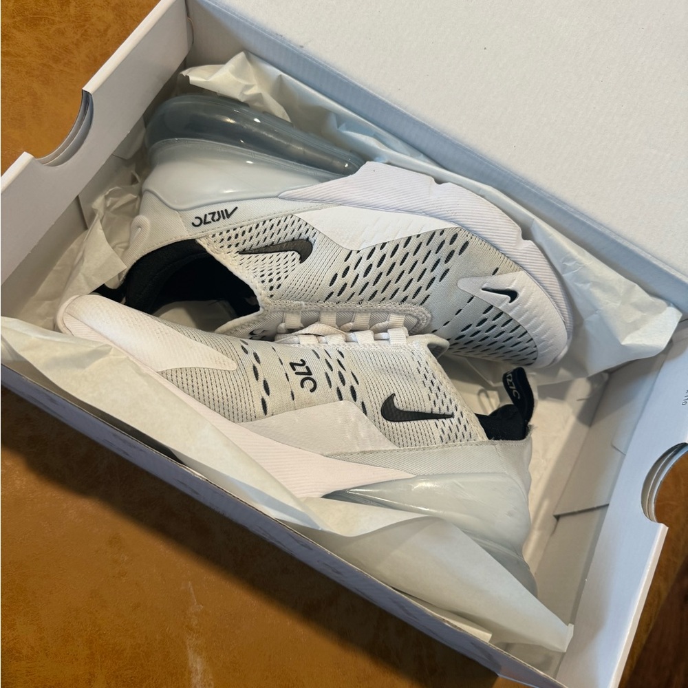 Nike Women's Air Max 270s sz 7 1/2